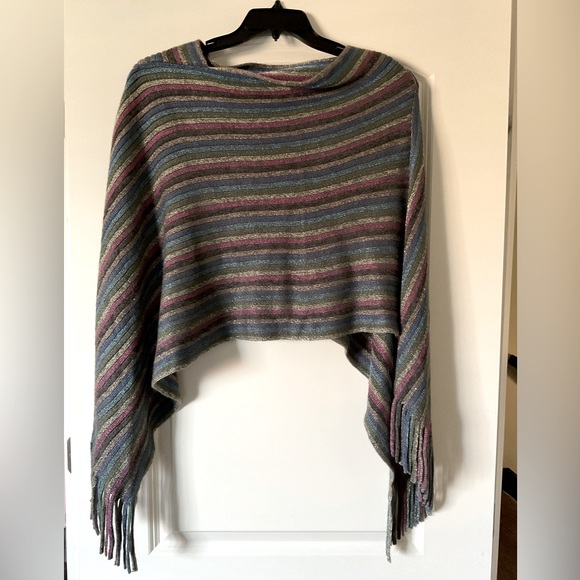 Womens knitted shawl scarf with light metallic threads - Picture 1 of 4